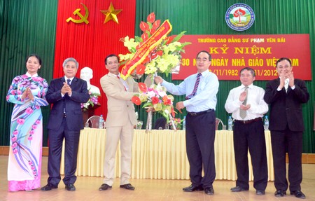 Deputi PM Vietnam Nguyen Thien Nhan melakukan temu kerja di provinsi Yen Bai - ảnh 2