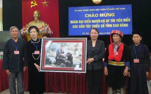 Front Tanah Air Vietnam menerima delegasi etnis-etnis minoritas provinsi Cao Bang - ảnh 1
