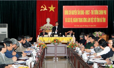 PM Vietnam Nguyen Tan Dung mengunjungi dan melakukan temu kerja di provinsi Ha Tinh - ảnh 1