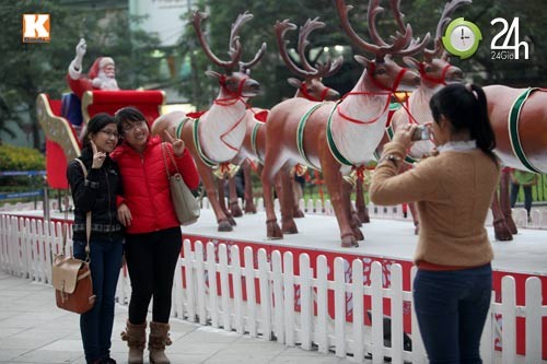 Ibukota Hanoi bergelora menyambut musim Natal yang aman tenteram - ảnh 3
