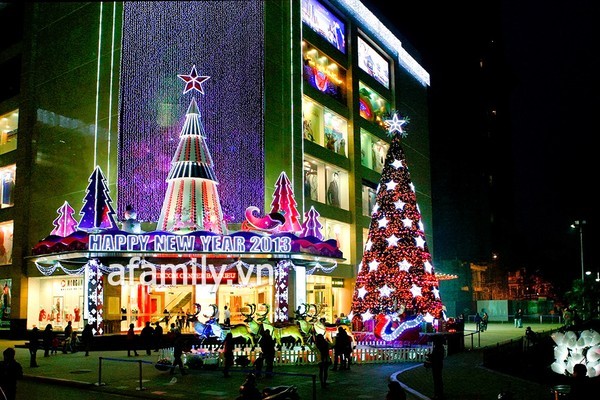 Ibukota Hanoi bergelora menyambut musim Natal yang aman tenteram - ảnh 2