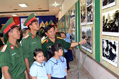 Aktivitas memperingati Ultah ke-40 Kemenangan Dien Bien Phu di udara - ảnh 2