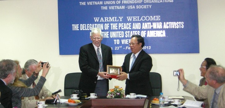 Delegasi sayap kiri Amerika Serikat melakukan kunjungan kerja di Vietnam - ảnh 1