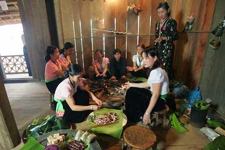  Adat istiadat Hari Raya Tet rakyat etnis minoritas Thai Hitam - ảnh 2