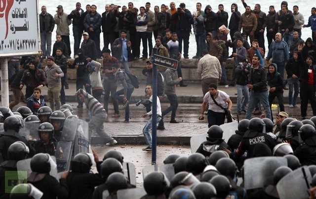 Para demonstran Mesir menyerang pasukan keamanan - ảnh 1