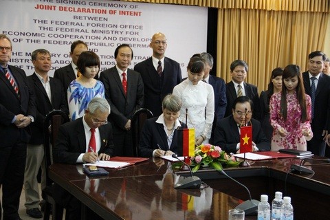 Penanda-tanganan Pernyataan kerjasama dalam pendidikan sumber daya manusia Vietnam – Federasi Jerman - ảnh 1