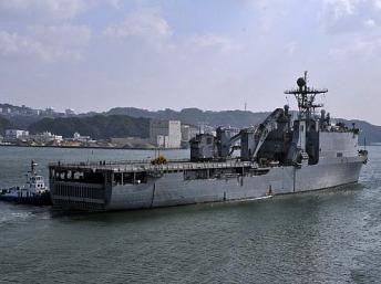 Amerika Serikat mengirim kapal pendarat dan pesawat tempur ke Filipina - ảnh 1