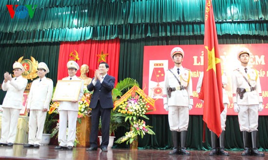 Presiden Vietnam, Truong Tan Sang mengunjungi Sekolah Menengah Keamanan Rakyat 1 - ảnh 1