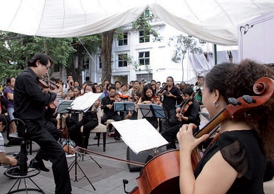 Luala Concert: tempat pertemuan antara musik tradisional dan musik modern - ảnh 1