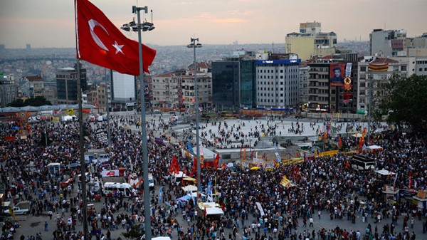 Demonstrasi di Turki: bunyi lonceng peringatan - ảnh 1