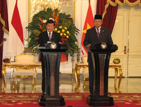 Presiden Vietnam Truong Tan Sang berkunjung di Indonesia - ảnh 1