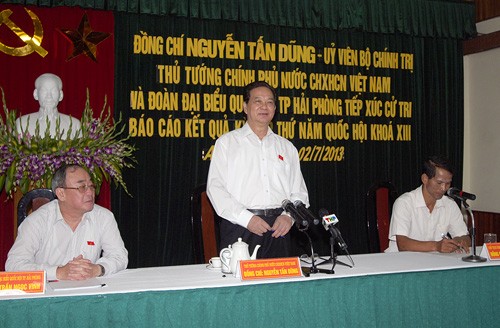 PM Nguyen Tan Dung melakukan kontak dengan pemilih kota Hai Phong - ảnh 1