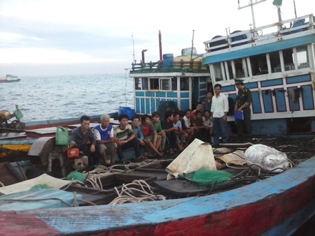 Vietnam menyampaikan nota untuk memprotes tindakan salah yang dilakukan kapal Tiongkok - ảnh 1