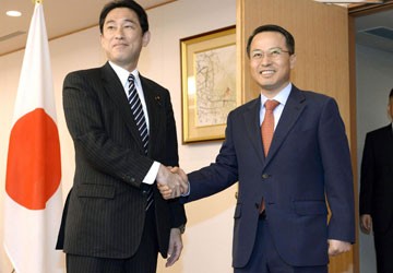 Jepang dan Republik Korea berusaha memperbaiki hubungan bilateral - ảnh 1