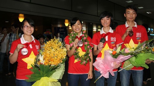 Vietnam merebut 4 medali perunggu dalam Olympiade Biologi Internasional - ảnh 1