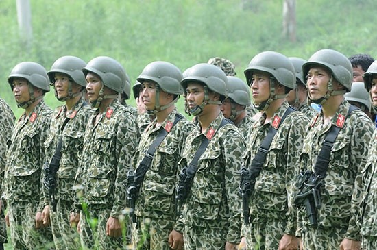 Pasukan Anti Terorisme Vietnam melakukan latihan - ảnh 10