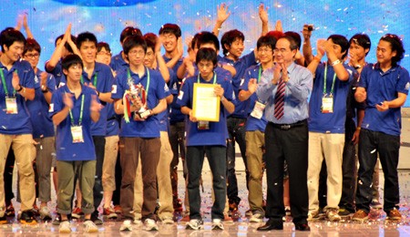 Tim Robocon Jepang menjadi juara kontes kreasi ABU Robocon 2013 - ảnh 1