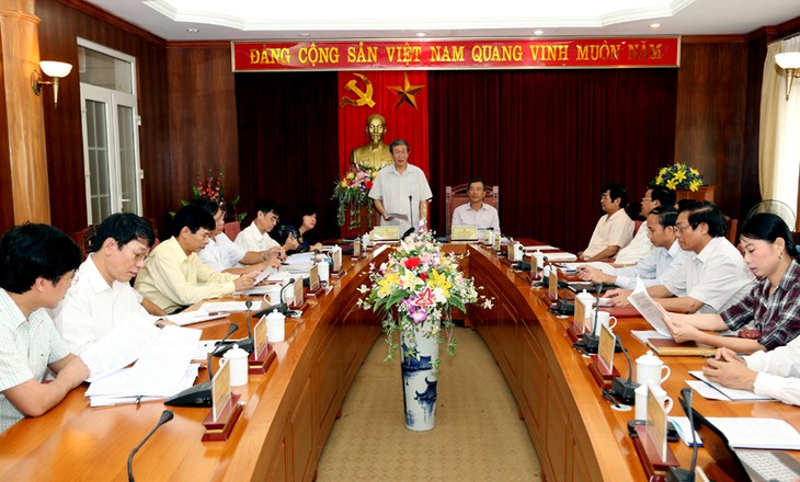 Memeriksa pelaksanaan Resolusi Sidang Pleno ke-4 KS PKV dan Instruksi No.03 Polit Biro di provinsi Vinh Phuc - ảnh 1