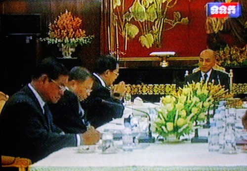 Partai-partai di Kamboja tetap berselisih atas hasil pemilu Parlemen angkatan ke-5 - ảnh 1