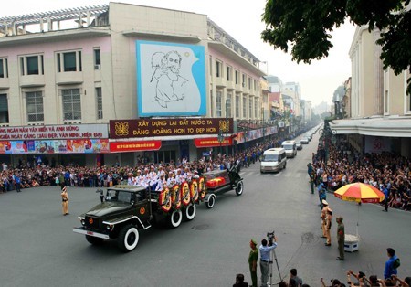 Seluruh negeri Vietnam memberikan penghormatan terakhir kepada Almarhum Jenderal Vo Nguyen Giap - ảnh 2