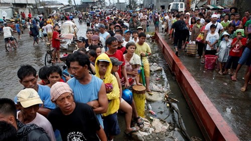 Filipina mengkonfirmasikan jumlah korban dan kerugian raksasa akibat taufan Haiyan - ảnh 1