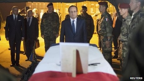 Presiden Perancis, Francois Hollande tiba di Afrika Tengah - ảnh 1