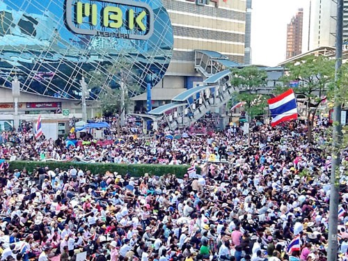 Thailand: para demonstran memblokir jalan-jalan di ibukota - ảnh 1