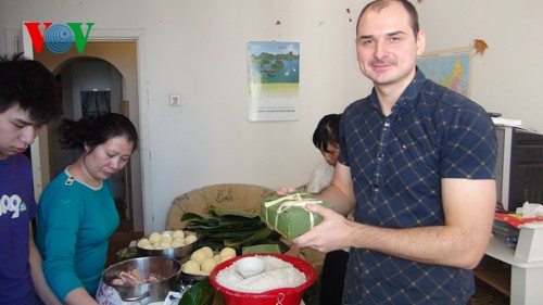 Rakyat Rusia menaruh perhatian pada Hari Raya Tet tradisional Vietnam - ảnh 2