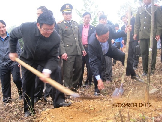 Para pemimpin Vietnam mencanangkan gerakan penghijauan musim Semi di banyak daerah - ảnh 1