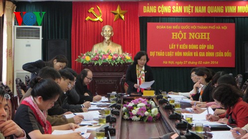 Kota Hanoi mengambil sumbangan pendapat kepada RUU tentang Pernikahan dan Keluarga (amandemen) - ảnh 1