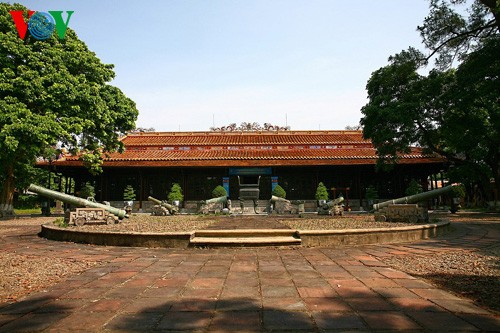 Benda peninggalan sejarah yang tak ternilaikan harganya dari Museum Istana Kerajaan Hue - ảnh 1