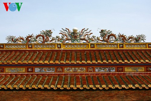 Benda peninggalan sejarah yang tak ternilaikan harganya dari Museum Istana Kerajaan Hue - ảnh 2