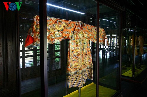 Benda peninggalan sejarah yang tak ternilaikan harganya dari Museum Istana Kerajaan Hue - ảnh 11