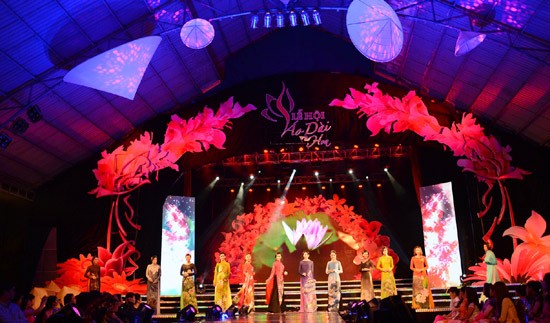 Festival Ao Dai meninggalkan kesan yang baik dalam hati wisatawan - ảnh 1