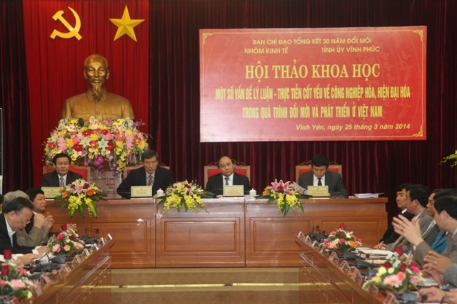 Prestasi yang dicapai dalam  usaha industrialisasi dan modernisasi membantu Vietnam berkembang - ảnh 1