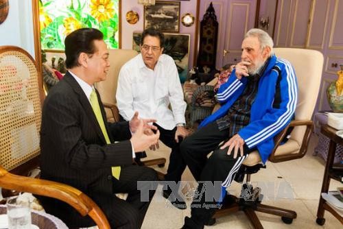 Media massa Kuba memuat foto tentang pertemuan antara PM Nguyen Tan Dung dengan Pemimpin Fidel Castro - ảnh 1