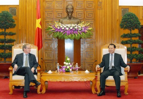 Deputi PM Vu Van Ninh menerima Wakil Presiden Bank Dunia - ảnh 1