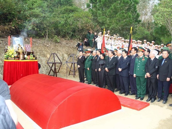 Rombongan diaspora Vietnam membakar hio mengenangkan Almarhum Jenderal Vo Nguyen Giap - ảnh 1