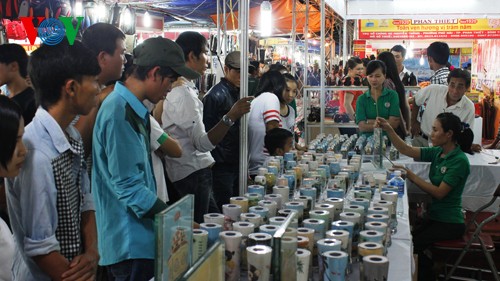 Pembukaan Pekan raya dan pameran industri dan perdagangan daerah ekonomi Nam Bo Timur - ảnh 1