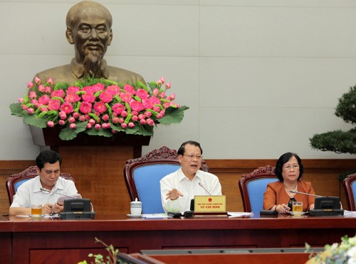 Deputi PM Vu Van Ninh memimpin konferensi online tentang pengentasan dari kemiskinan secara berkesinambungan - ảnh 1