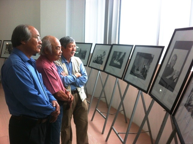 Pameran foto Dien Bien masa lampau dan masa kini dan beberapa gambar tentang Jenderal Vo Nguyen Giap - ảnh 1