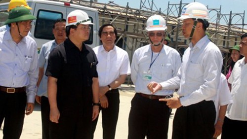 Deputi PM Hoang Trung Hai melakukan temu kerja di provinsi Ha Tinh - ảnh 1