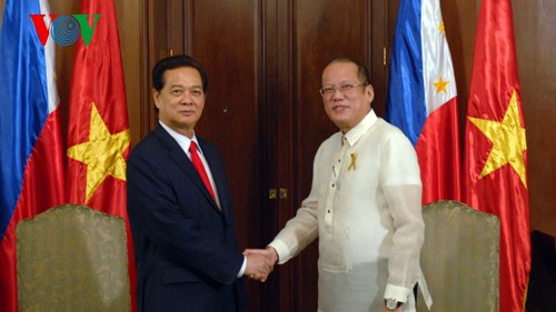 PM Vietnam Nguyen Tan Dung melakukan pembicaraan dengan Presiden Filipina - ảnh 1