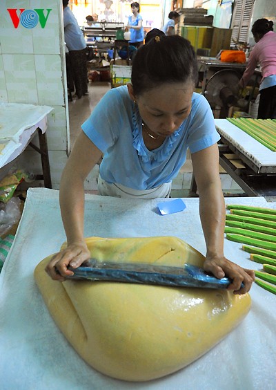 Pembuatan permen kelapa di provinsi Ben Tre - ảnh 5