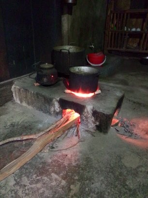 Dapur api dalam kehidupan budaya spirituilitas warga etnis minoritas Dao Khau - ảnh 2