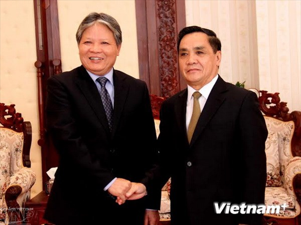 PM, Ketua Parlemen Laos menerima delegasi tingkat tinggi Kementerian Hukum Vietnam - ảnh 1