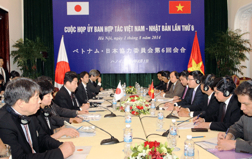 Deputi PM, Menlu Pham Binh Minh melakukan pembicaraan dengan Menlu Jepang - ảnh 2