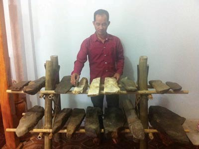 Gambang batu, instrumen musik yang unik dari warga etnis minoritas M’Nong - ảnh 1