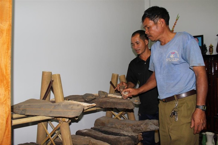 Gambang batu, instrumen musik yang unik dari warga etnis minoritas M’Nong - ảnh 2