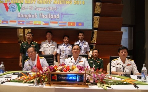 Angkatan Laut Vietnam memberikan sumbangan yang aktif kepada pembangunan komunitas ASEAN - ảnh 1